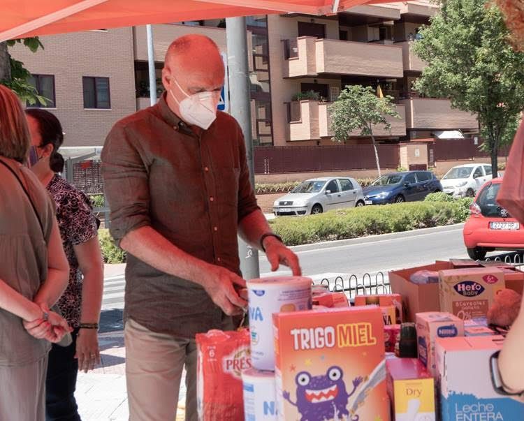Cs recauda 300 kg de alimentos en Las Rozas y concluye su campaña para Cáritas en Pozuelo y Majadahonda