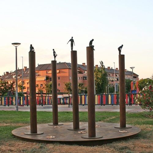 La escultora de Las Rozas y Majadahonda Marta Luengo crea «Campo de las decisiones» sobre las víctimas del Covid