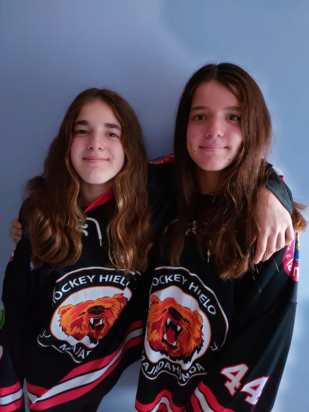 Hockey Hielo Majadahonda: Claudia y Paula Martínez debutan con el «senior» a los 14 años