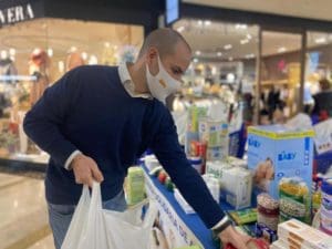 Los políticos de Majadahonda y las fotos con sus limosnas