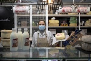 "Quesos Amalia" de Ourense agradece a sus clientes de Majadahonda que sean los primeros que le compren por internet