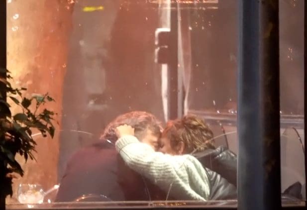 Sonsoles Ónega «cazada» de «morritos» con su amor de Majadahonda: el vídeo