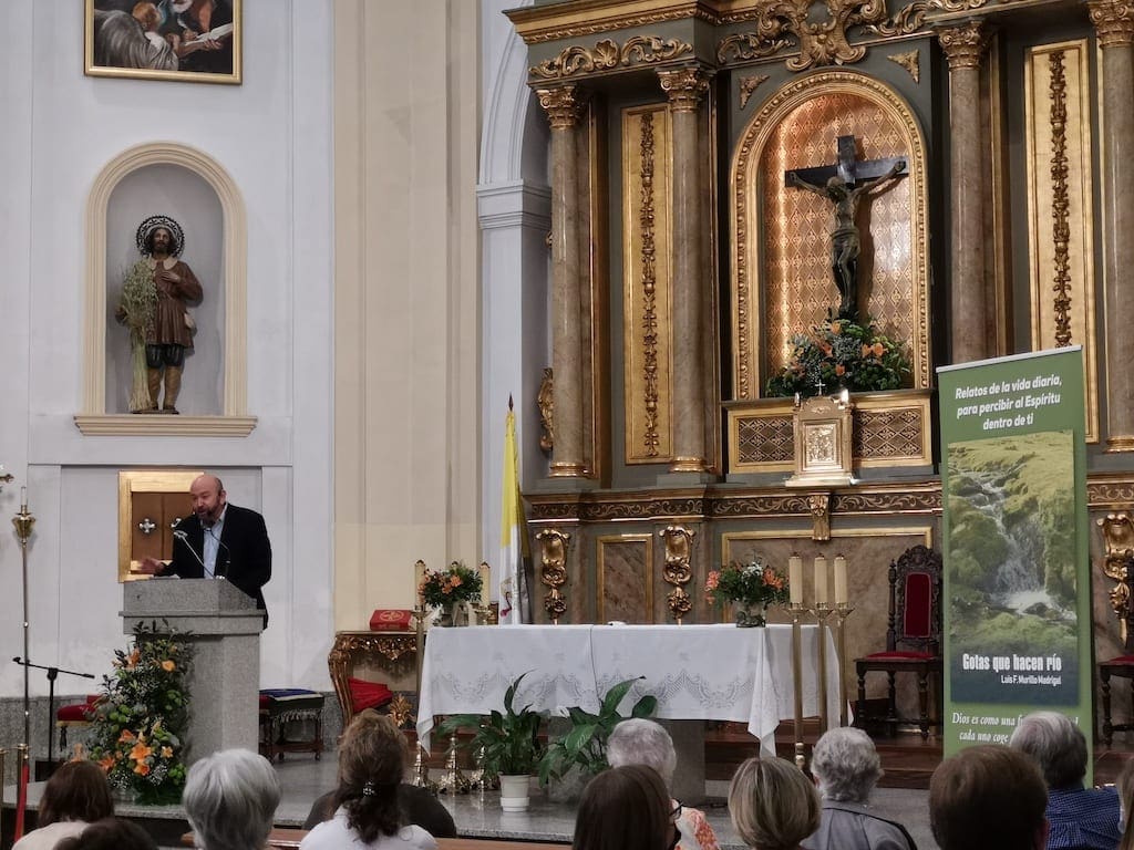“Gotas que hacen río”:  el autor de Majadahonda al que lee el Papa Francisco