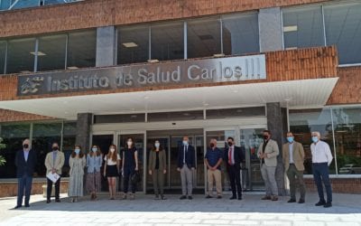 La médico Raquel Yotti (Instituto Carlos III) recibe a los concejales de Majadahonda para explicarles el polémico laboratorio de virus