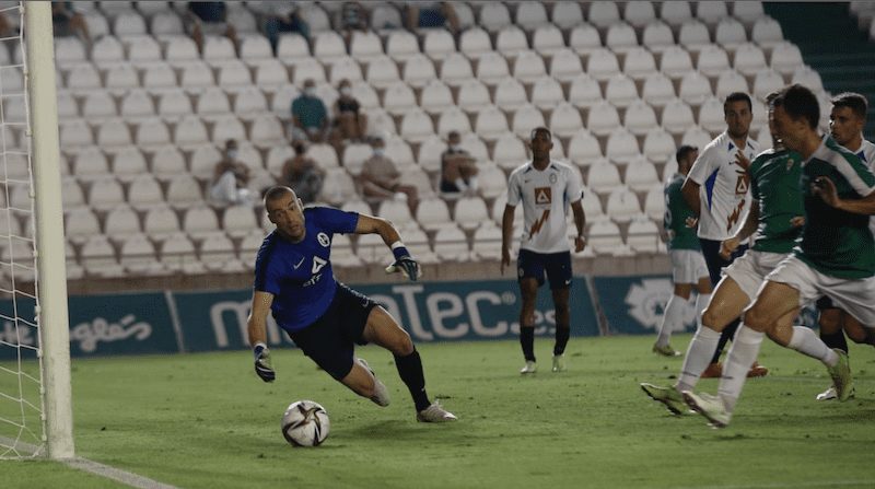 El Rayo Majadahonda se derrite en Córdoba a 50º grados con solo destellos de equipo con ambición de ascenso