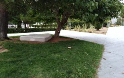 Colocan un colchón en la Plaza de la Constitución (Majadahonda) como insólito «mobiliario»