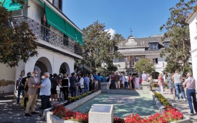 Los 4 partidos de Majadahonda manipulan la manifestación de los mayores a las puertas del Ayuntamiento porque «¡no queremos políticos!»