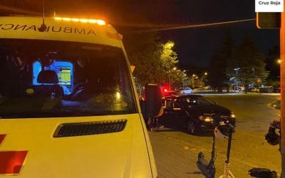 Accidente de coche y monopatín, robos por tirón y “abrazo” en Reyes Católicos (Majadahonda)