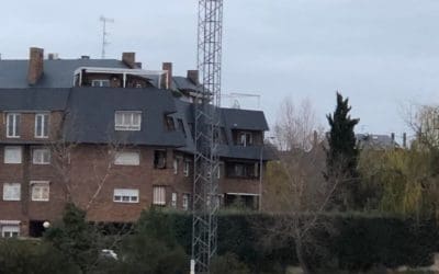Los focos de los campos municipales de rugby y fútbol (Majadahonda) «dan menos luz que un mechero»
