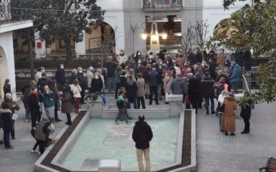 Nueva protesta por el cierre de la piscina municipal de Huerta Vieja (Majadahonda) ante el Ayuntamiento