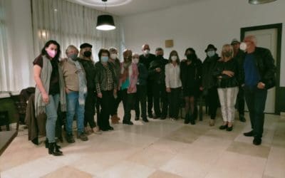 Veinte poetas y oyentes en el 43º Encuentro Poético de Majadahonda con Asunción Caballero y Eduardo Benítez