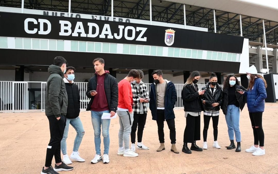 Las Peñas del CD Badajoz respaldan la huelga de sus futbolistas ante el Rayo Majadahonda: no hubo cita en la cárcel y el club «puede colapsar»