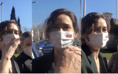 Isabel Ayuso: se le saltan las lágrimas en Boadilla (Oeste) al «reaparecer» con «baño» popular y «huida» de los dirigentes «oficiales» del PP