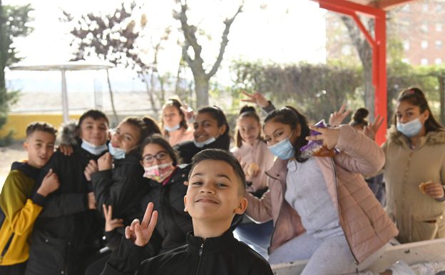 Una profesora de Majadahonda defiende que los niños abandonen ya las mascarillas en las aulas: «Han cogido miedo»