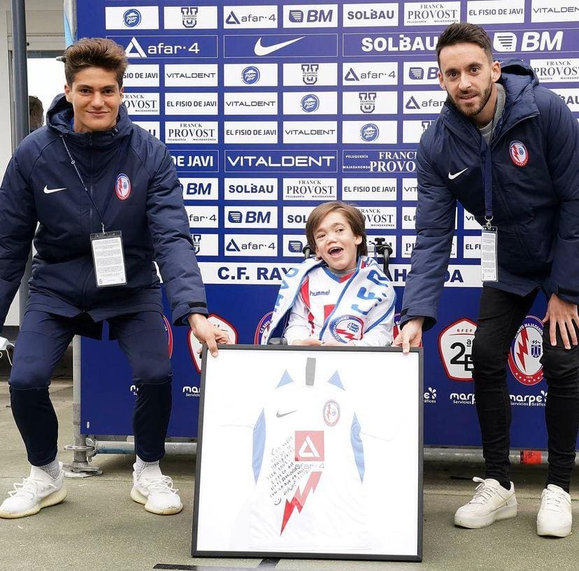 Rayo Majadahonda se vuelca con el «niño futbolista» Saúl Varela para que regrese pronto: «¡sentimos tu aliento!»
