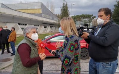 Partidos políticos y sociedad civil en la concentración de protesta contra la demolición de la piscina de Huerta Vieja