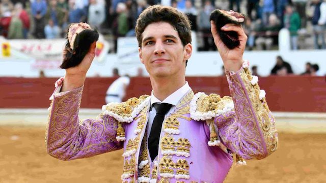 El torero hispano-francés de Majadahonda Yon Lamothe corta 9 orejas en Francia y representará a Valdemorillo en la Liga Nacional 2022