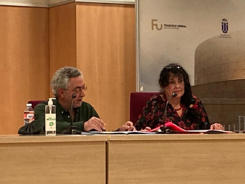 «Todos subimos y bajamos la escalera de la vida»: reseña del Día de la Poesía en Majadahonda