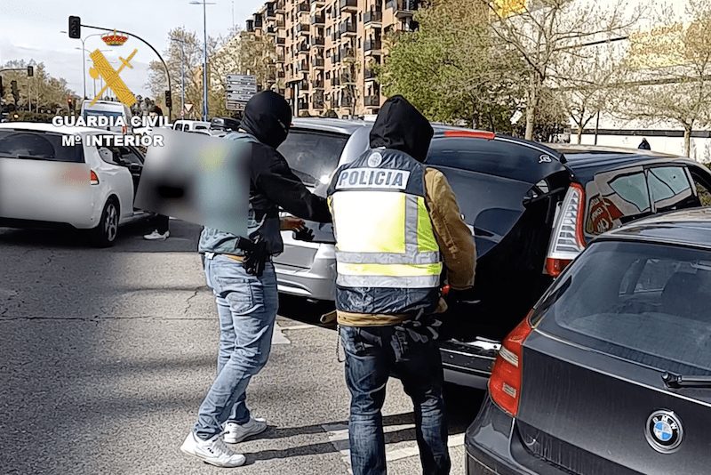 La banda de un colombiano de Majadahonda se disfrazaba de policía y robaba dinero y drogas a otros traficantes para mandarlas a Japón