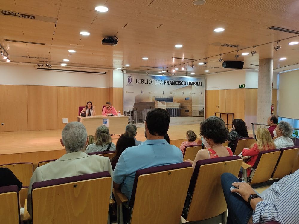 Eduardo Checa Andrés presenta su última novela en Majadahonda: «¡A lo mejor me ponen una demanda y el libro se hace famoso!»