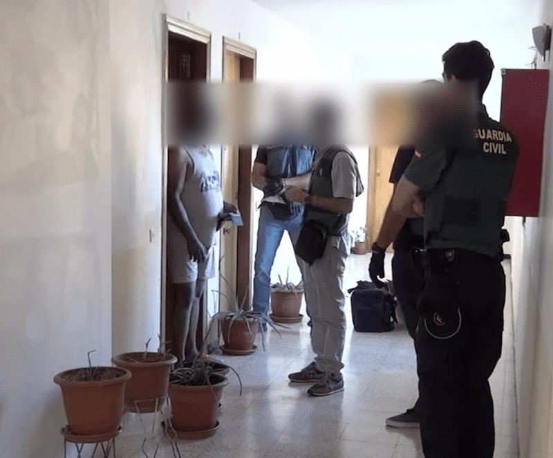 El Equipo @ de la Guardia Civil Majadahonda detiene a una banda por estafas bancarias en internet que gastaba el dinero en videoclips «Rap Trap»