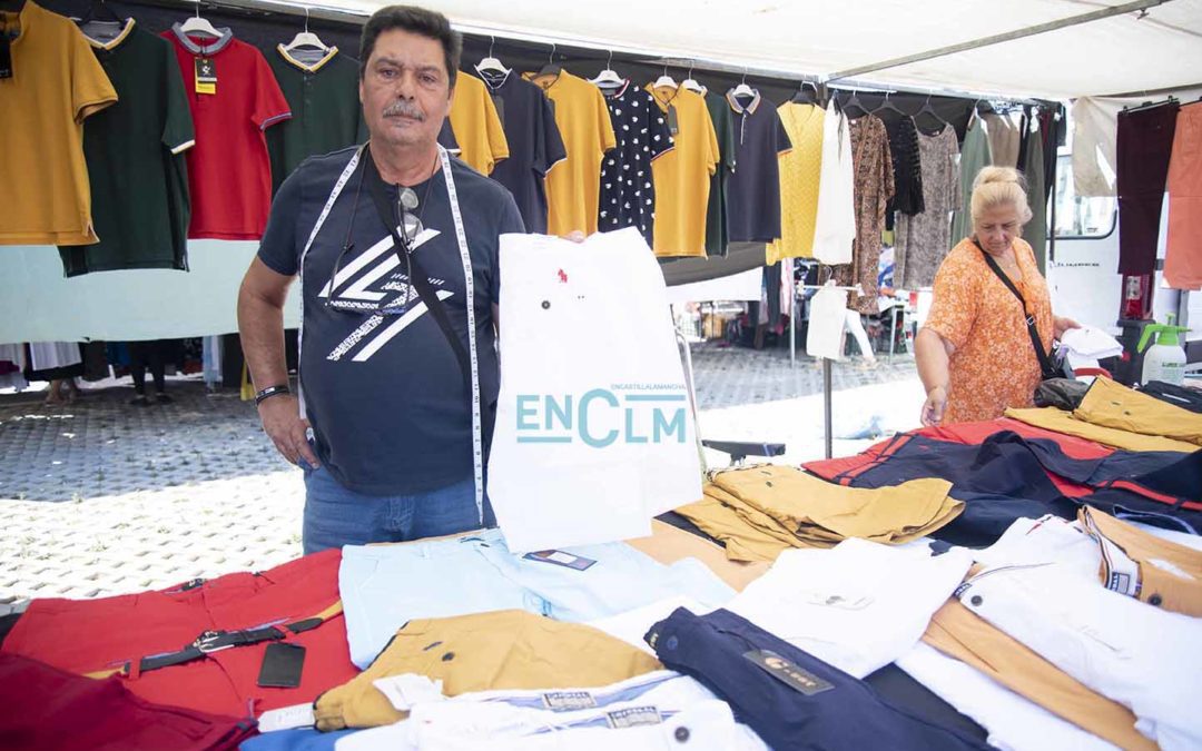 Rafael, vendedor de ropa en el Mercadillo de Majadahonda, alcanza la fama en Toledo
