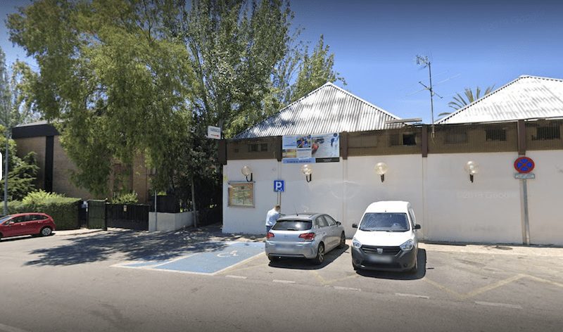 Robo en el parking del Zoco Majadahonda: rompen un cristal de coche para sustraer una cartera