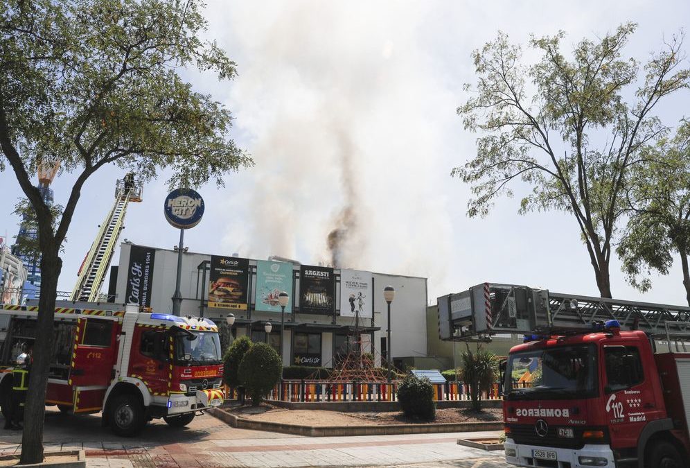 Balance del devastador incendio en el Heron City de Las Rozas: 2 heridos dados de alta en Puerta de Hierro y 1.600 metros quemados