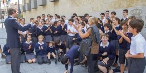 División entre las familias víctimas de los desnudos del colegio Virgen de Europa (Boadilla): el profesor sigue de "administrativo"