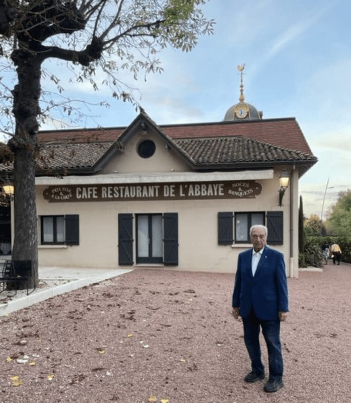 La cena de Miguel Sanchiz (Majadahonda) en la Abbays de Collonges de Paul Bocuse: entorno bellísimo, contenido corriente (180 €)