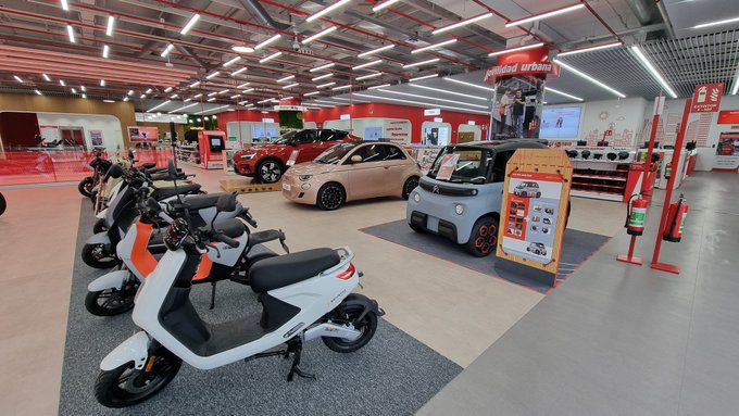MediaMarkt Majadahonda pone «otra zancadilla» a los concesionarios al vender coches eléctricos
