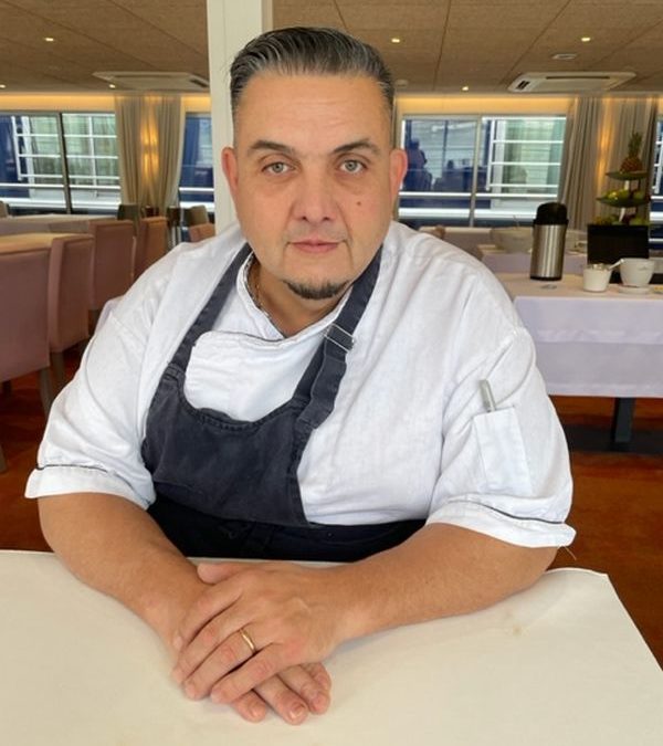 Stefan Noguera, «Chef» de crucero en el «Camargue»: «En mi casa cocino yo aunque mi mujer es buena cocinera»