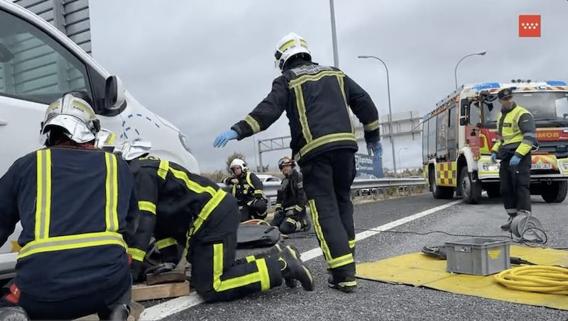 Conmoción en Pozuelo por el trágico accidente en la M-40 de una chica de 28 años al salir a señalizar su coche