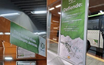 Vox inicia una campaña contra los «coches oficiales» pero se «sube» al del alcalde de Majadahonda con quien gobierna