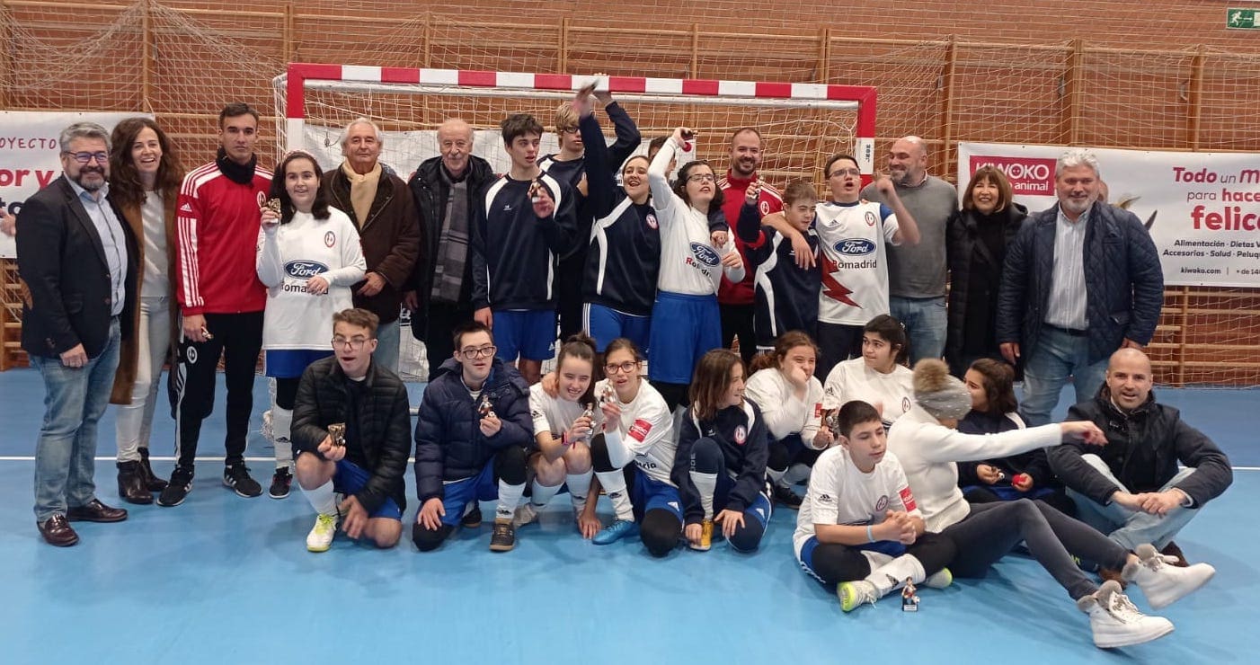 El vídeo de Telemadrid y las mejores fotos con Vicente del Bosque en el I Torneo de Fútbol Sala Inclusivo de Majadahonda