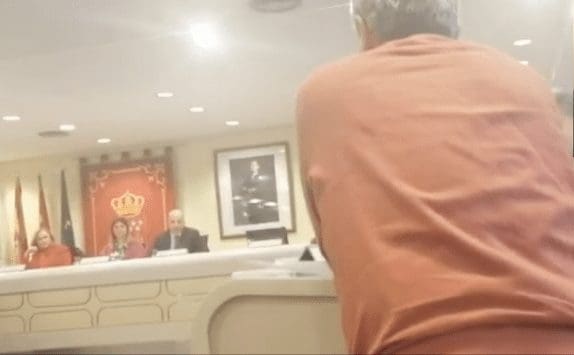 «Vecinos por Majadahonda» publica el vídeo «prohibido» por el alcalde y parodia sus censuras con el «Un, dos, tres, responda otra vez»