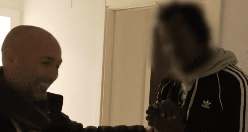 Tensa calma en el barrio del edificio «okupado» en Majadahonda: respuestas de vecinos, «okupas», propietario y policía