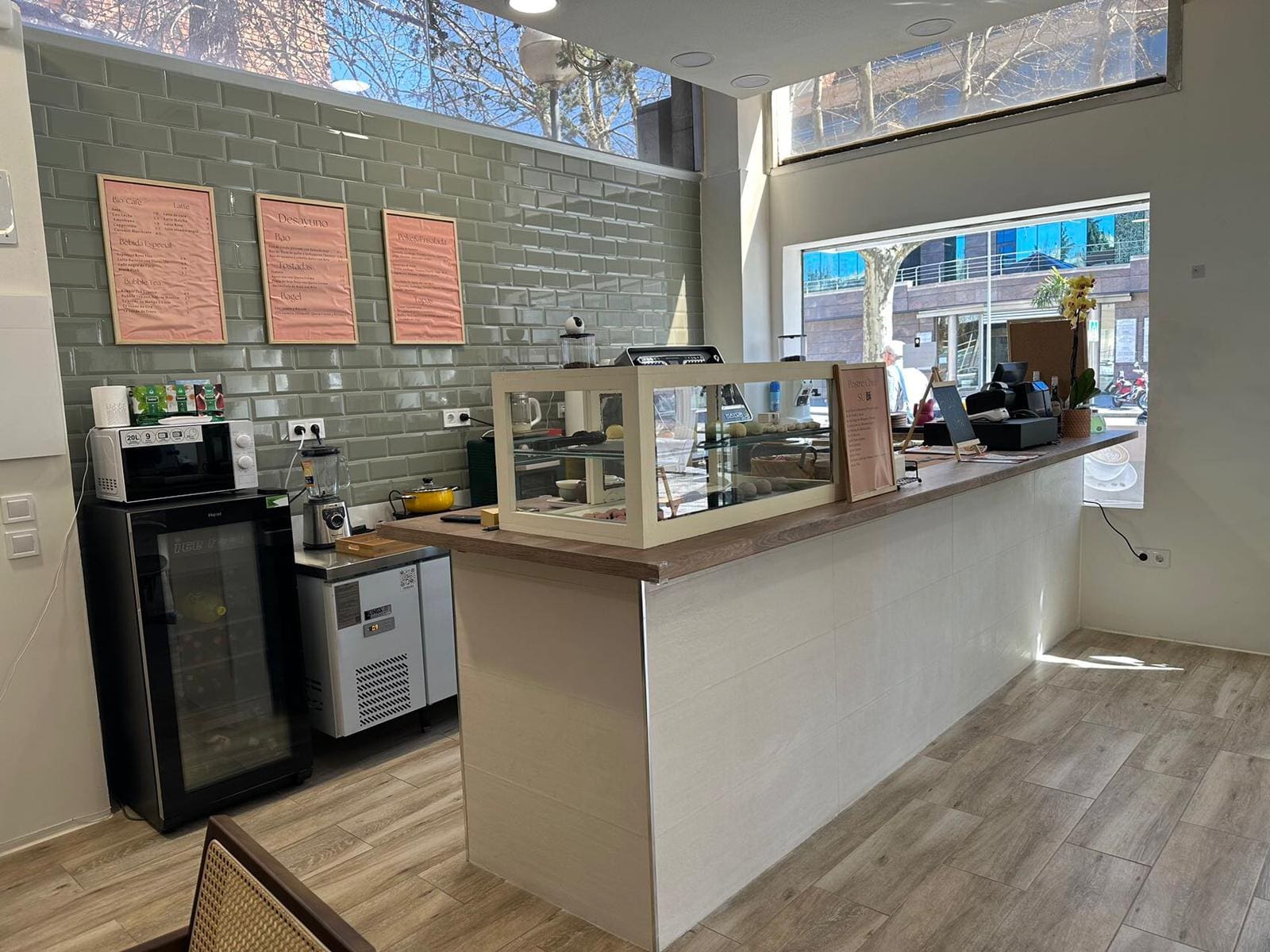 «Sabor de Pekín» llega a Majadahonda con sus uñas, pestañas y cafetería ecológica: busca experta en estética