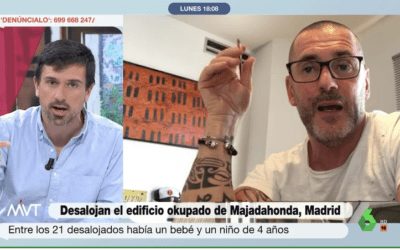 4 «okupas» merodearon el edificio de Majadahonda para volver a entrar y Podemos se enfrenta a «Desokupa»