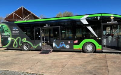 Ayuso anuncia una línea de bus Las Rozas-Majadahonda y un «intercambiador» con el tren en Boadilla y Villalba