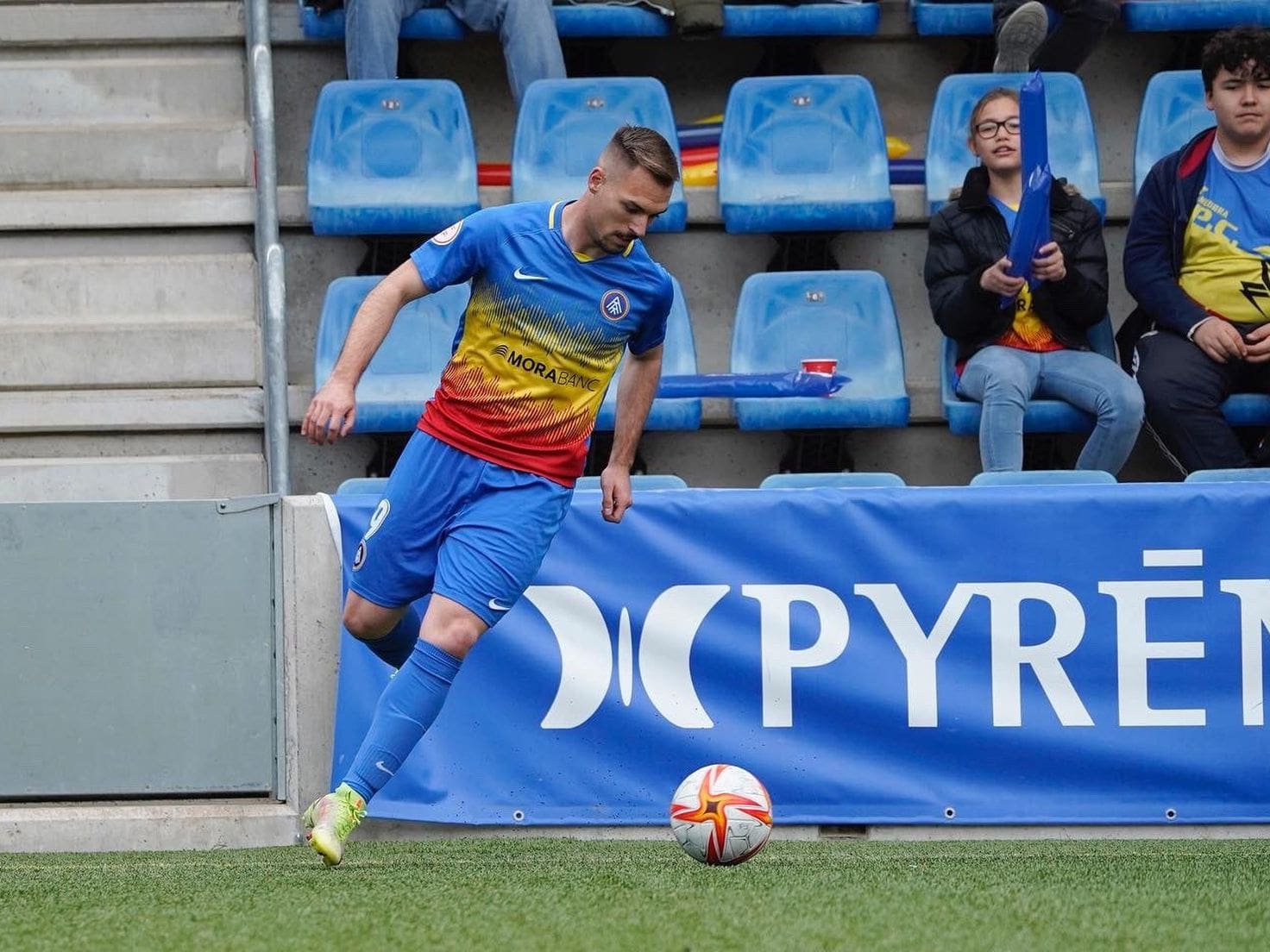 El Rayo Majadahonda ficha al delantero centro Rubén Enri (Cornellá): 47 goles y 8 asistencias