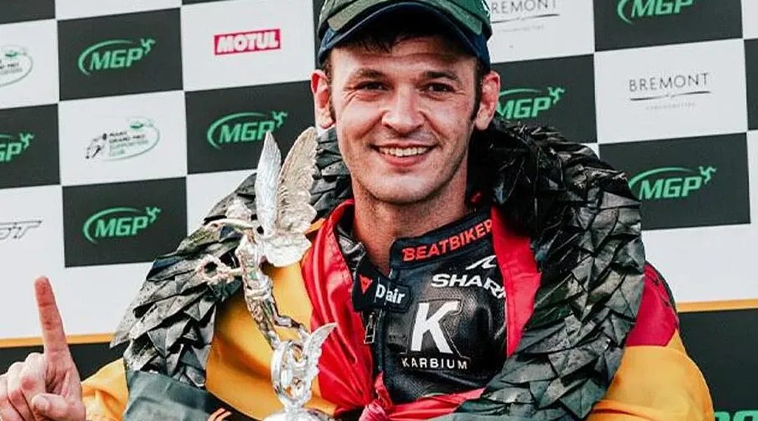 Motos: Víctor López (Majadahonda), primer español que gana la carrera de Isla de Man a 248 km/h con la pista mojada