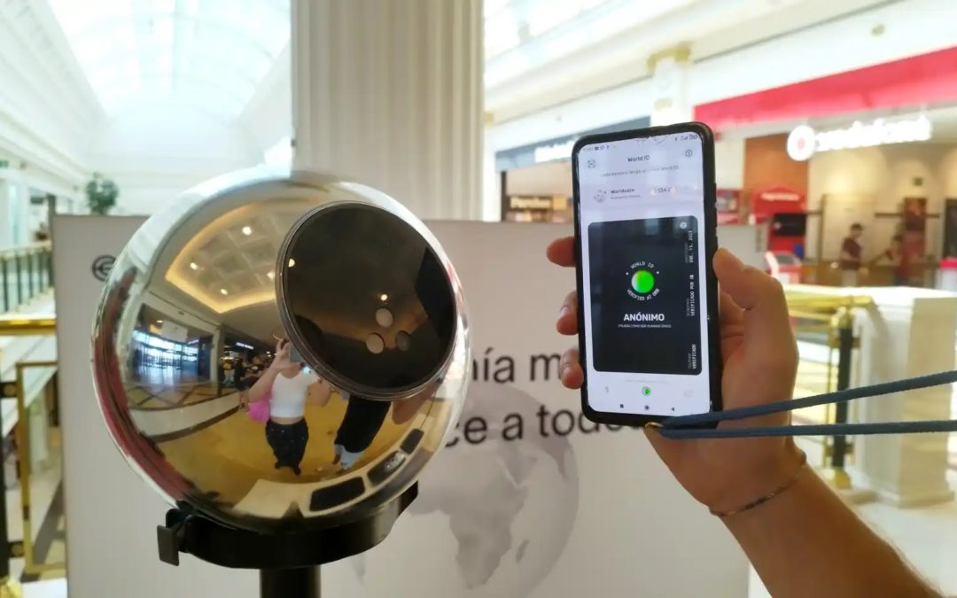 El «inventor» de la Inteligencia Artificial elige Majadahonda para un «experimento»: paga 50 € en «Worldcoins» por prestar los datos biométricos