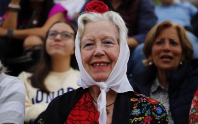 Toros (crónicas y fotos): buena entrada en Majadahonda, éxito mediático, «revolcón» y demasiadas «orejas»