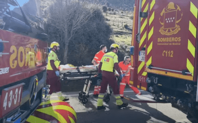 Una pareja muerta de 56 y 57 años y 4 chicas entre 16 y 34 años muy graves en la tragedia del choque frontal en Santa María de la Alameda: una herida en Majadahonda