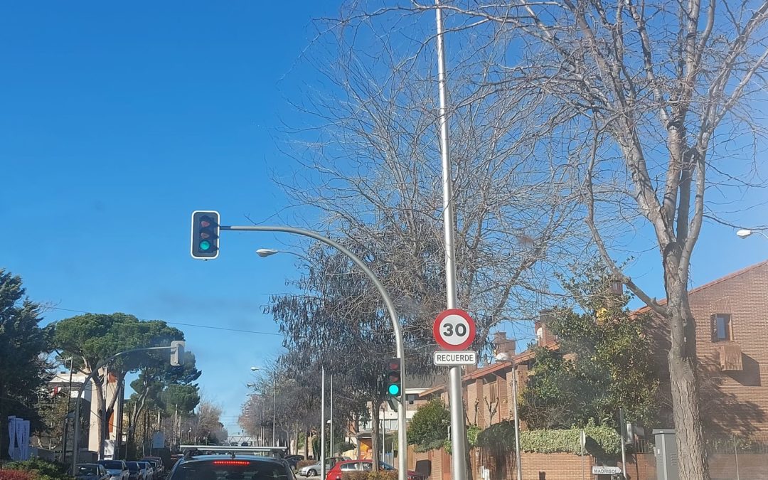 El Ayuntamiento de Madrid coloca por sorpresa 12 señales de 30 km/h en El Plantío para dar cobertura legal a las multas en Majadahonda