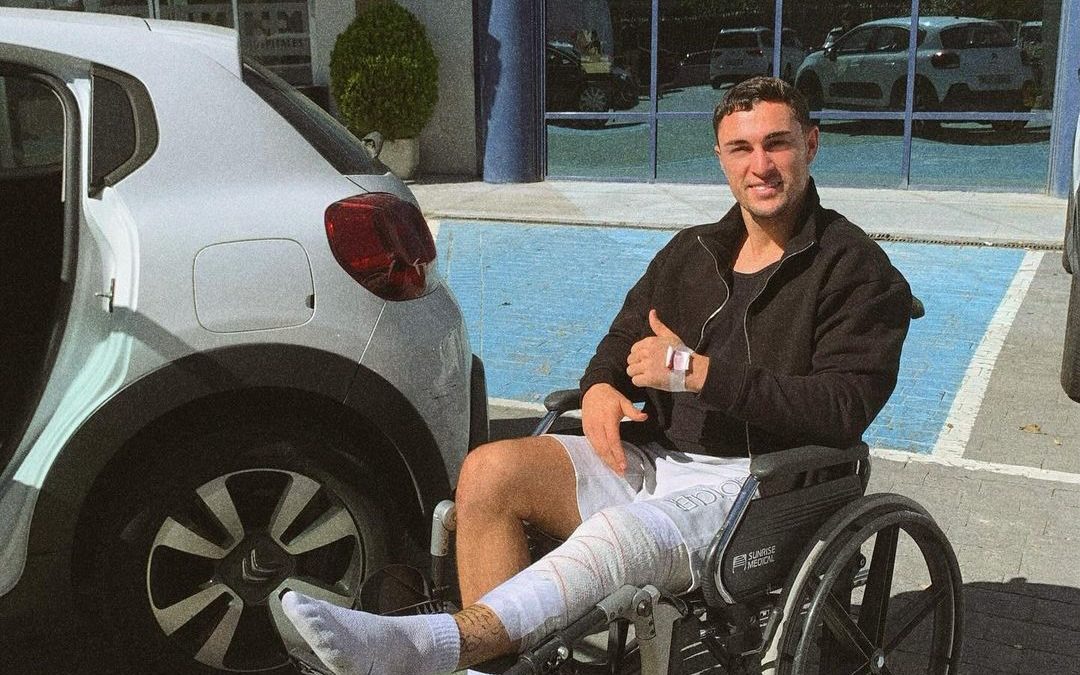 El futbolista del Rayo Majadahonda, Guillem Rodríguez, operado con éxito del ligamento cruzado anterior