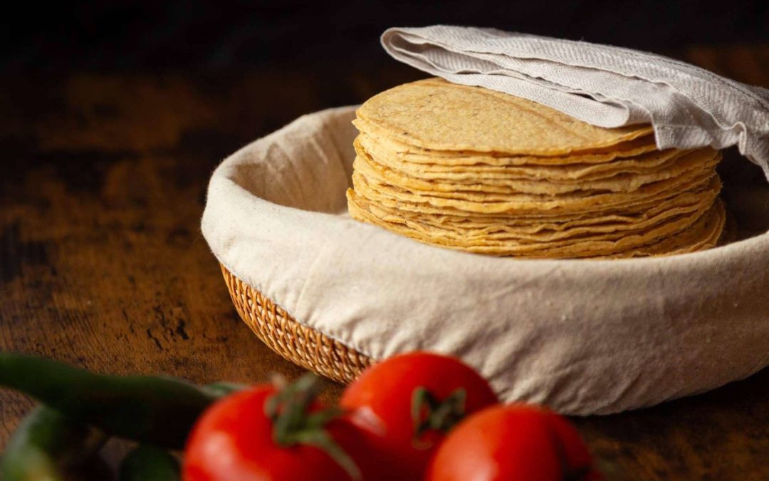 El significado de la tortilla de maíz en la gastronomía mexicana