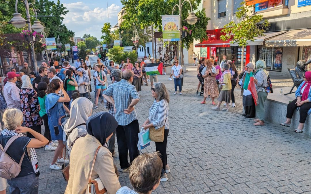 150 personas se concentran en Majadahonda para festejar el reconocimiento por España del Estado Palestino