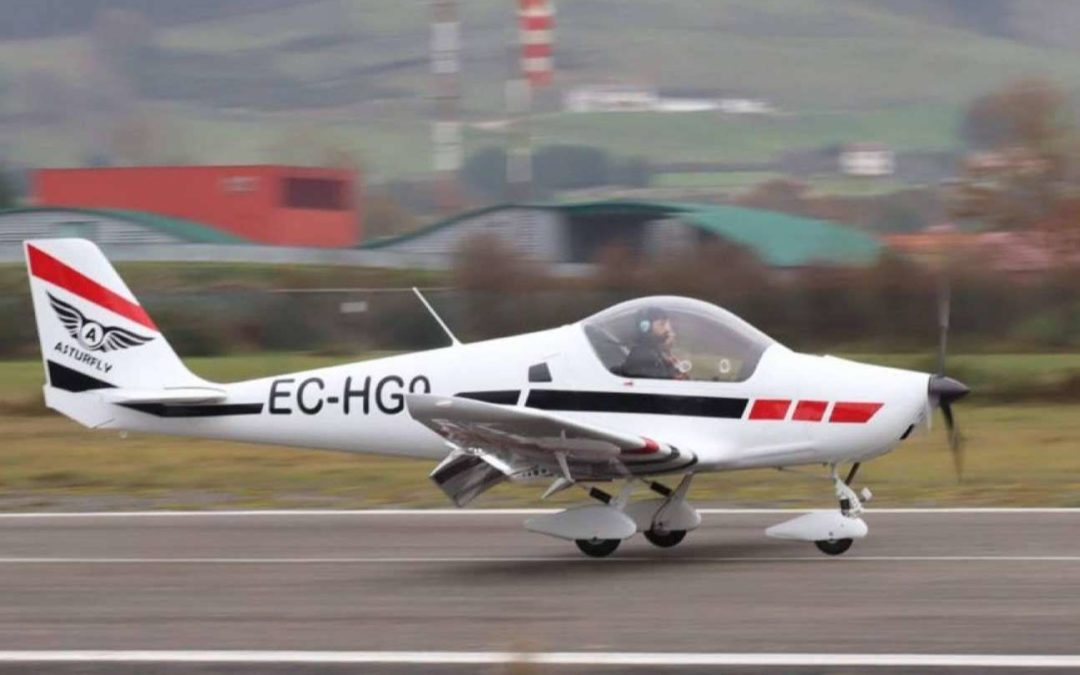 Volar en ultraligero sobre los acantilados de la costa asturiana con Asturfly